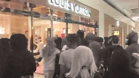 Viral Video of Louis Vuitton Looting in Portland, Oregon 